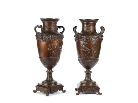 Paar repräsentative Bronzevasen